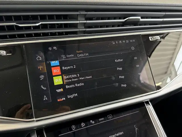Audi Q7 view 17