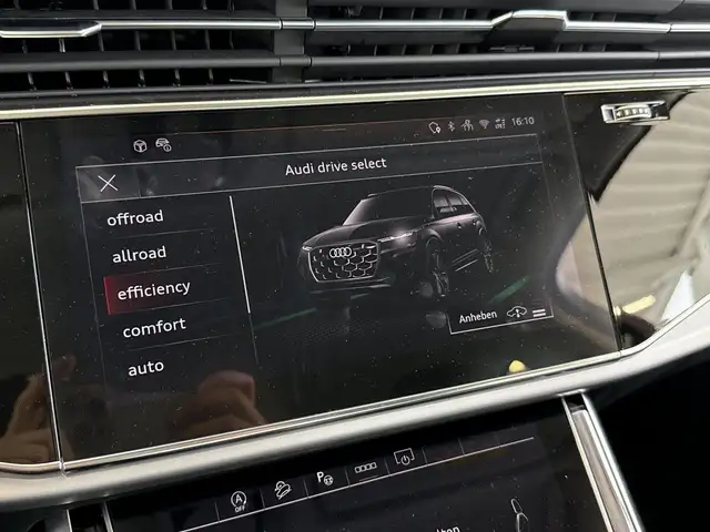 Audi Q7 view 18