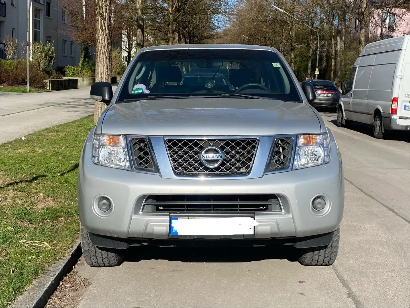 Nissan Pathfinder 2.5 dCi XE Silber - 1