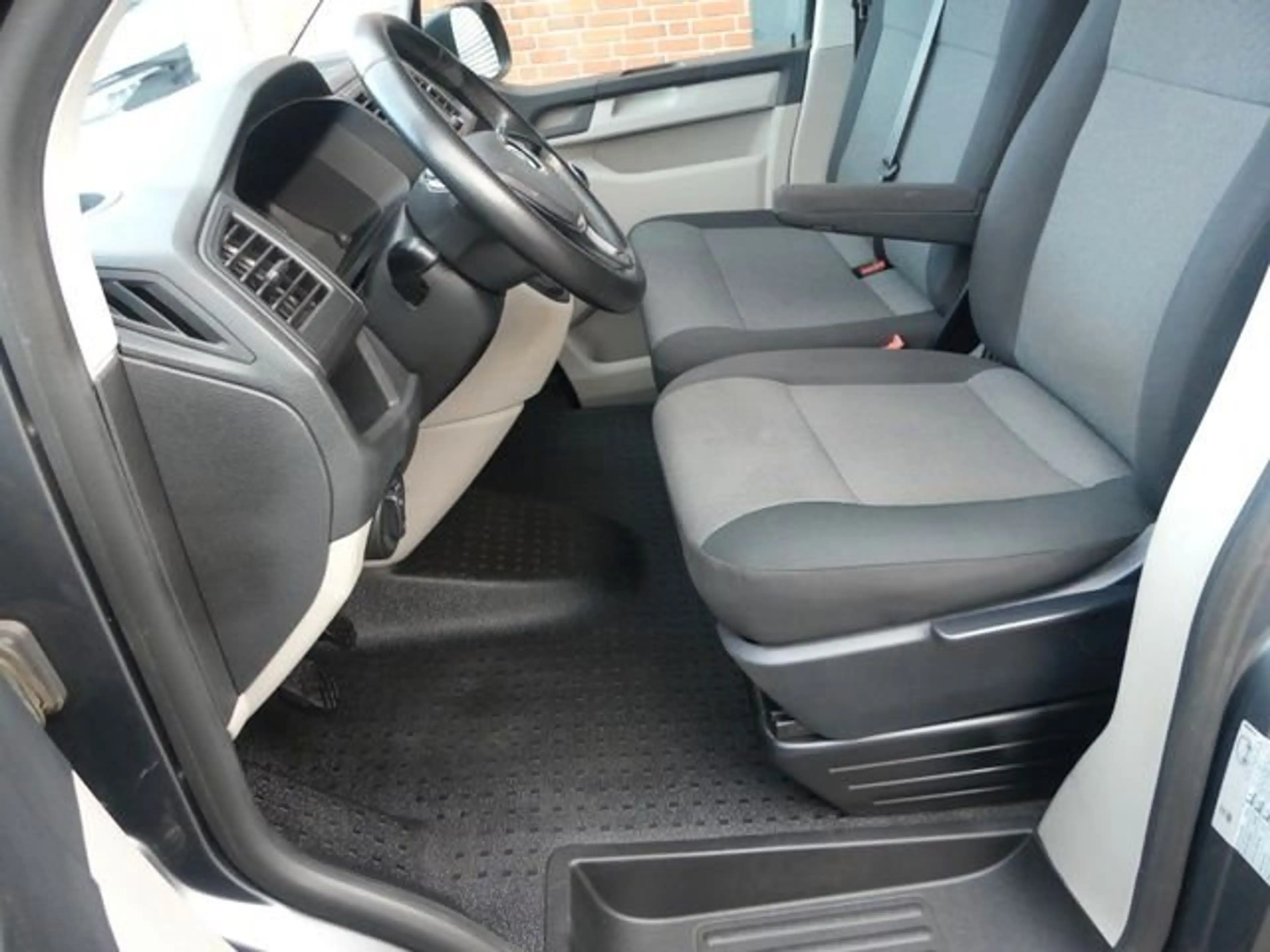 Volkswagen T6.1 Multivan 2,0TDI *110PS *INSP.+TÜV NEU *GARANTIE+FIN. — photo 12