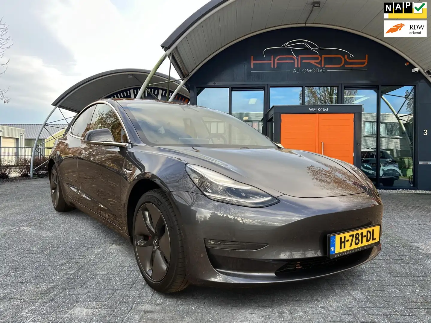 Tesla Model 3 Long Range AWD 75 kWh 87% SOH Rijklaarprijs! Grijs - 1
