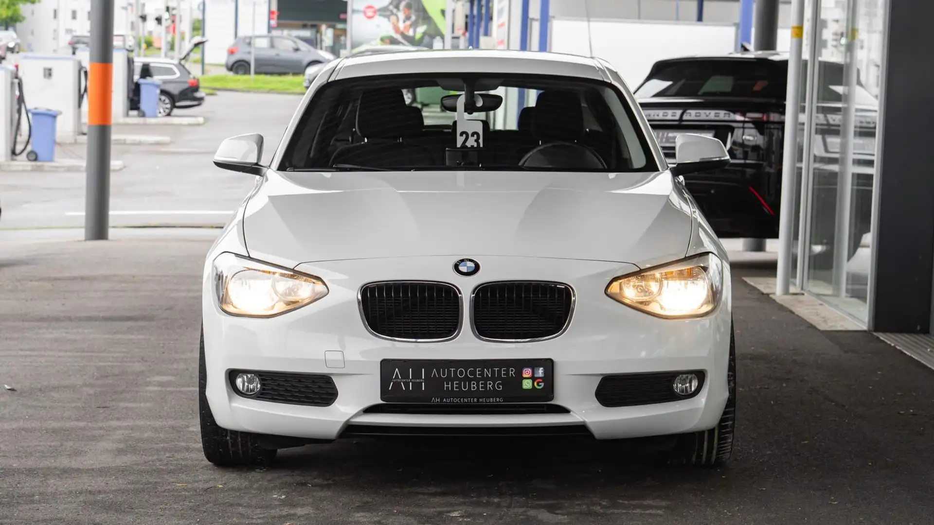 BMW 114 i NAVI*SHZ*PDC*2.HAND Blanco - 2