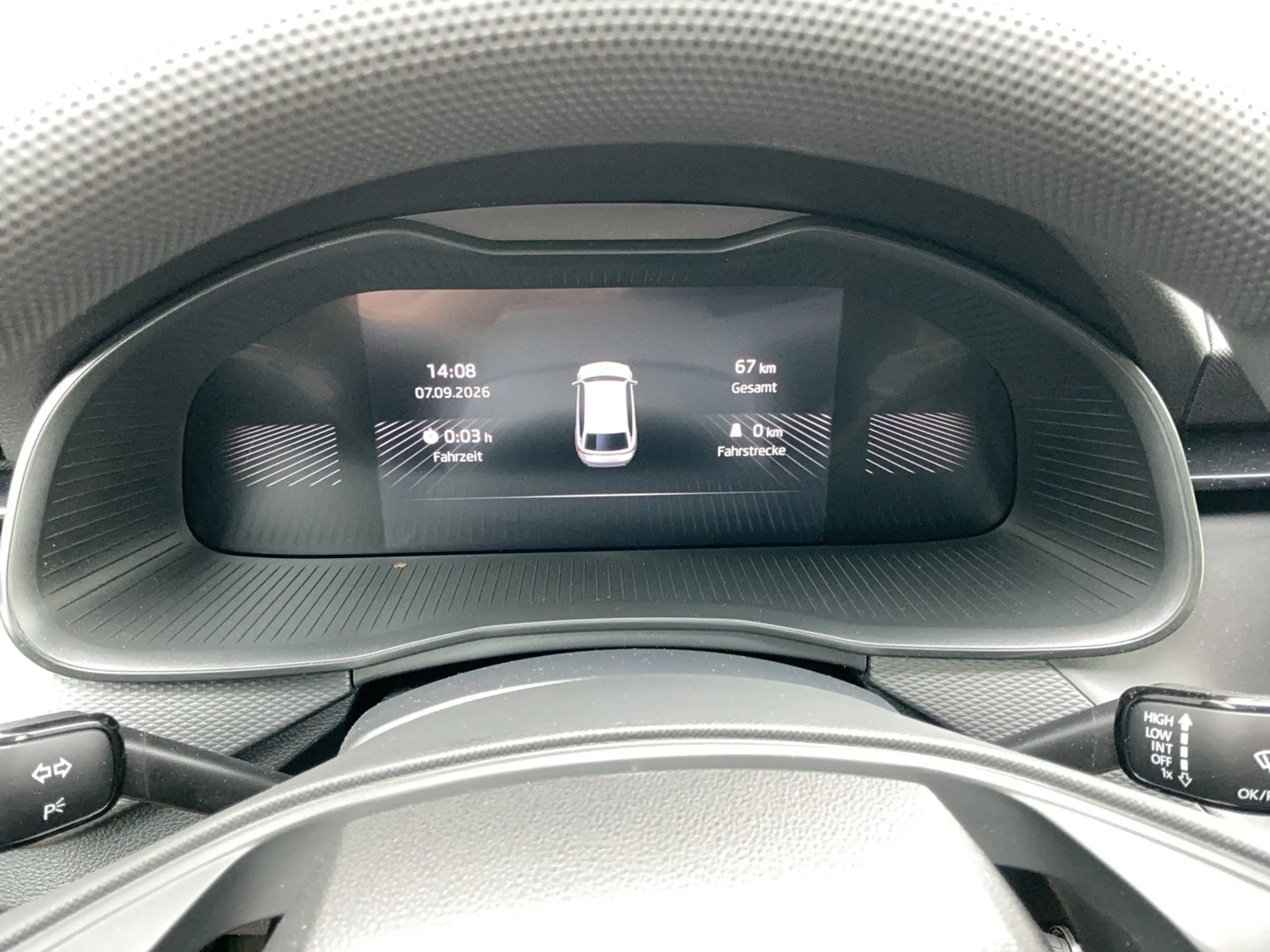 Skoda Scala Essence TSI — photo 9