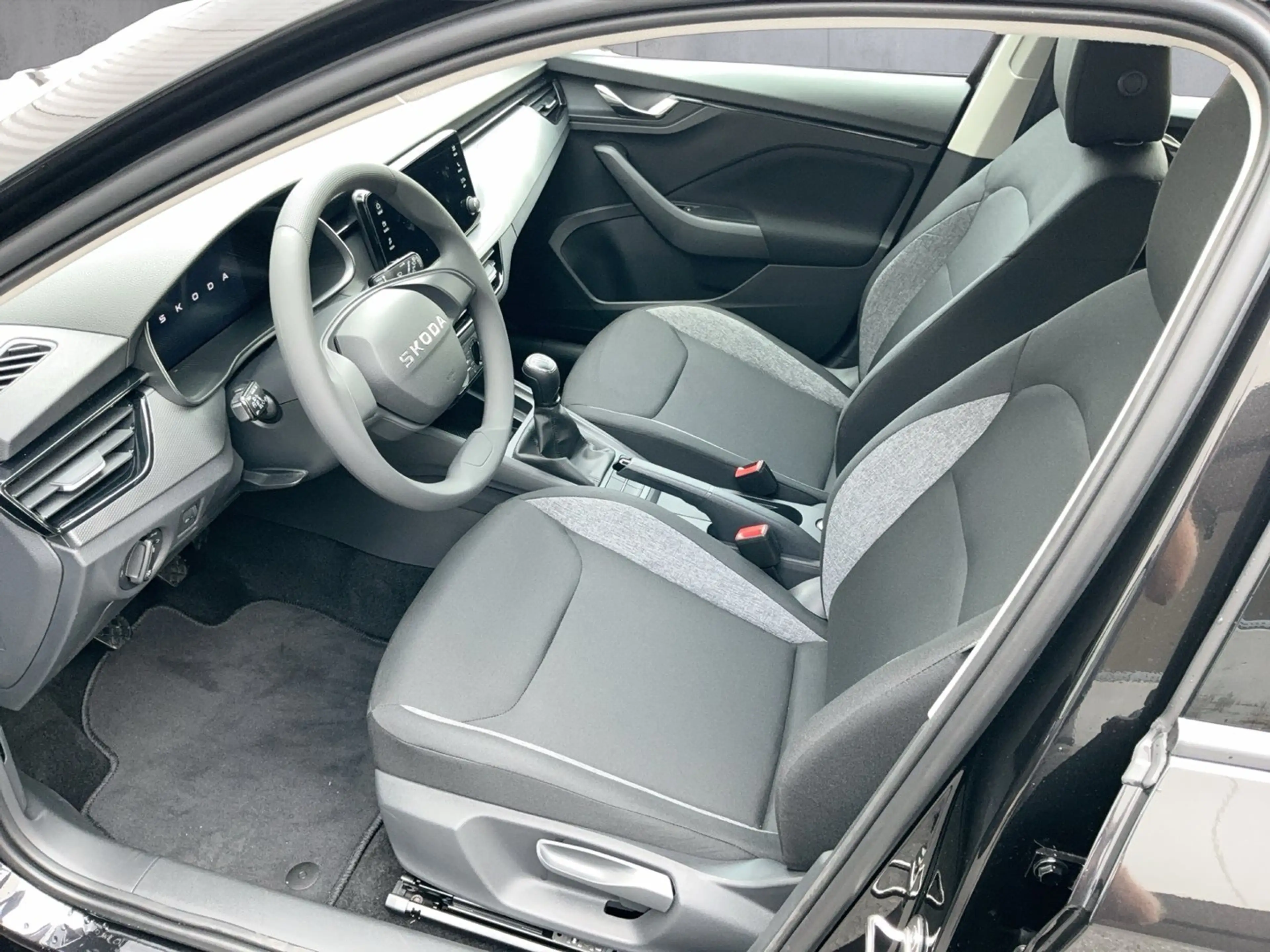 Skoda Scala Essence TSI — photo 8