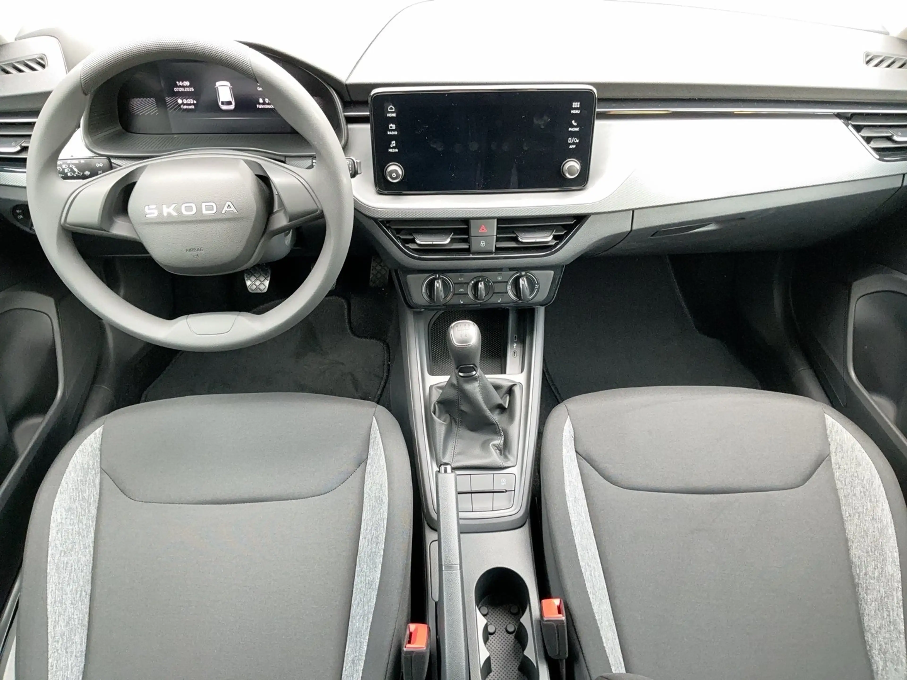 Skoda Scala Essence TSI — photo 10