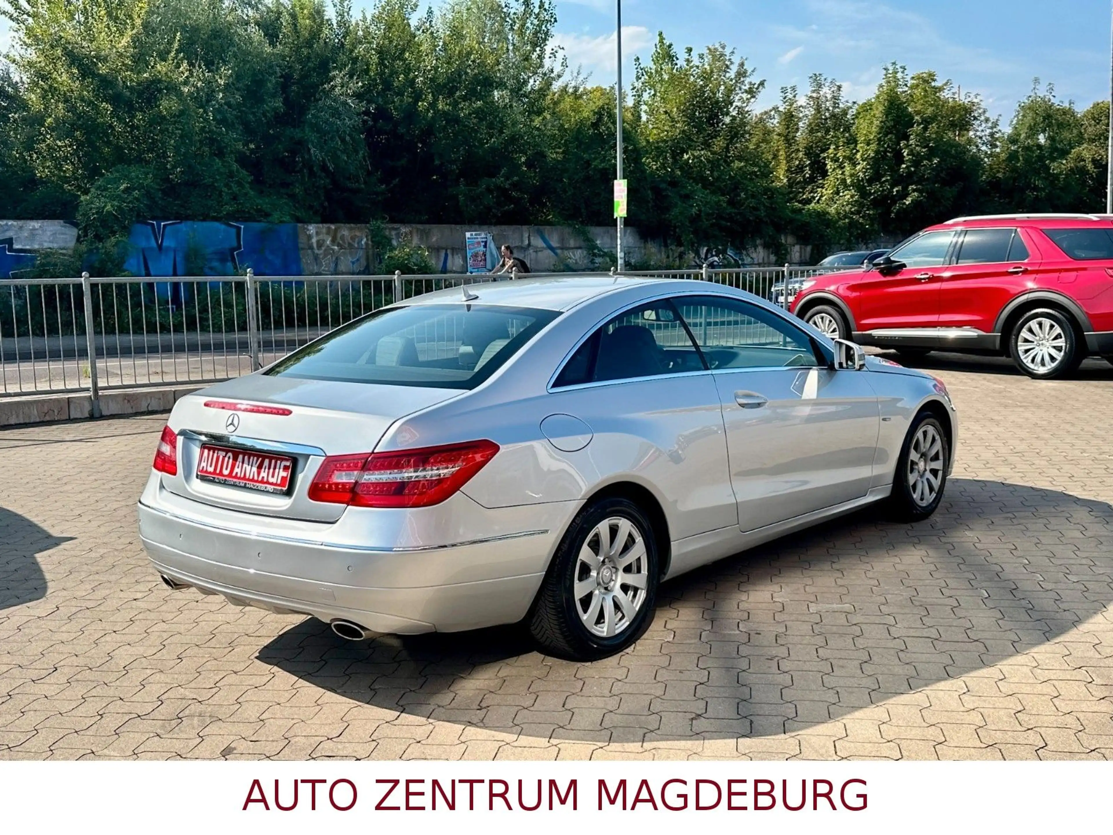 Mercedes-Benz E 350 Coupe AVANTGARDE*AUTOM*XENON*PDC — photo 6