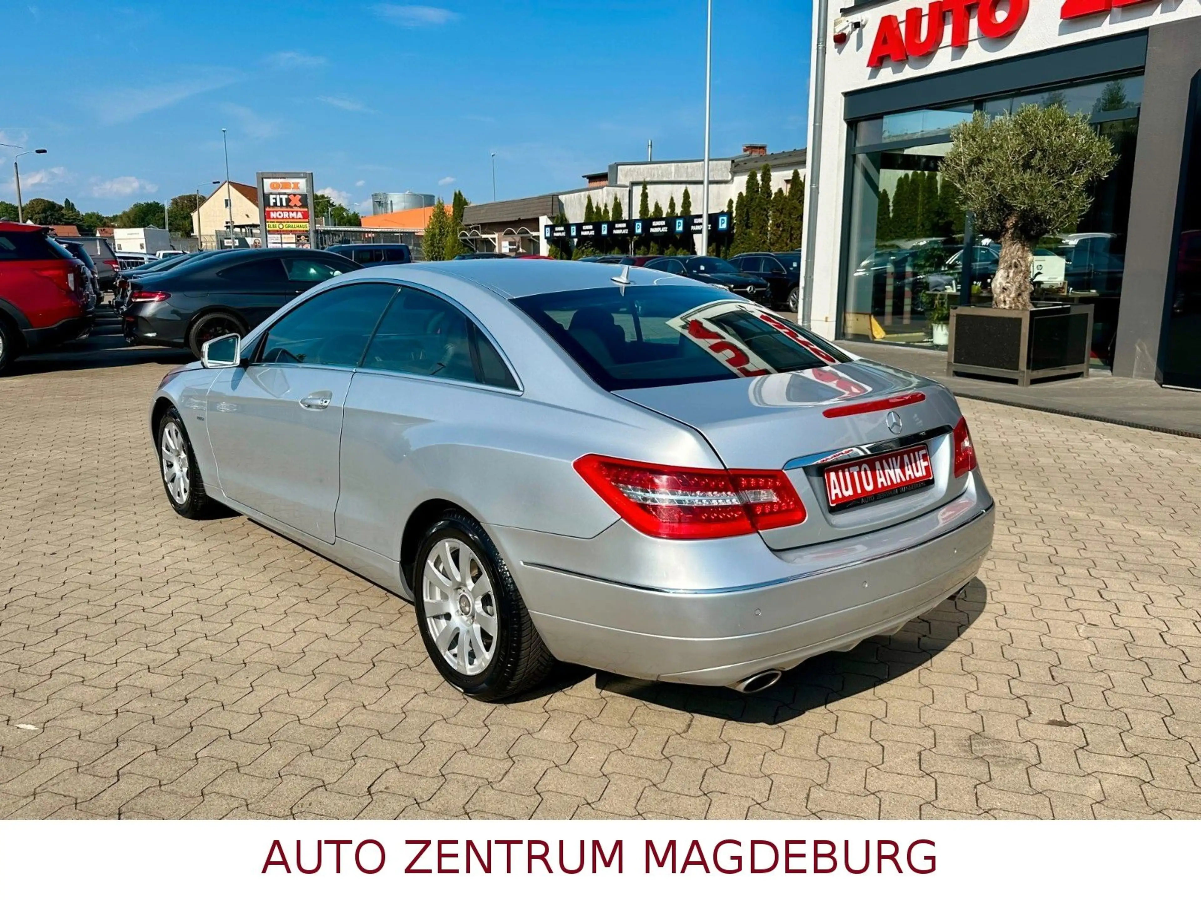 Mercedes-Benz E 350 Coupe AVANTGARDE*AUTOM*XENON*PDC — photo 8