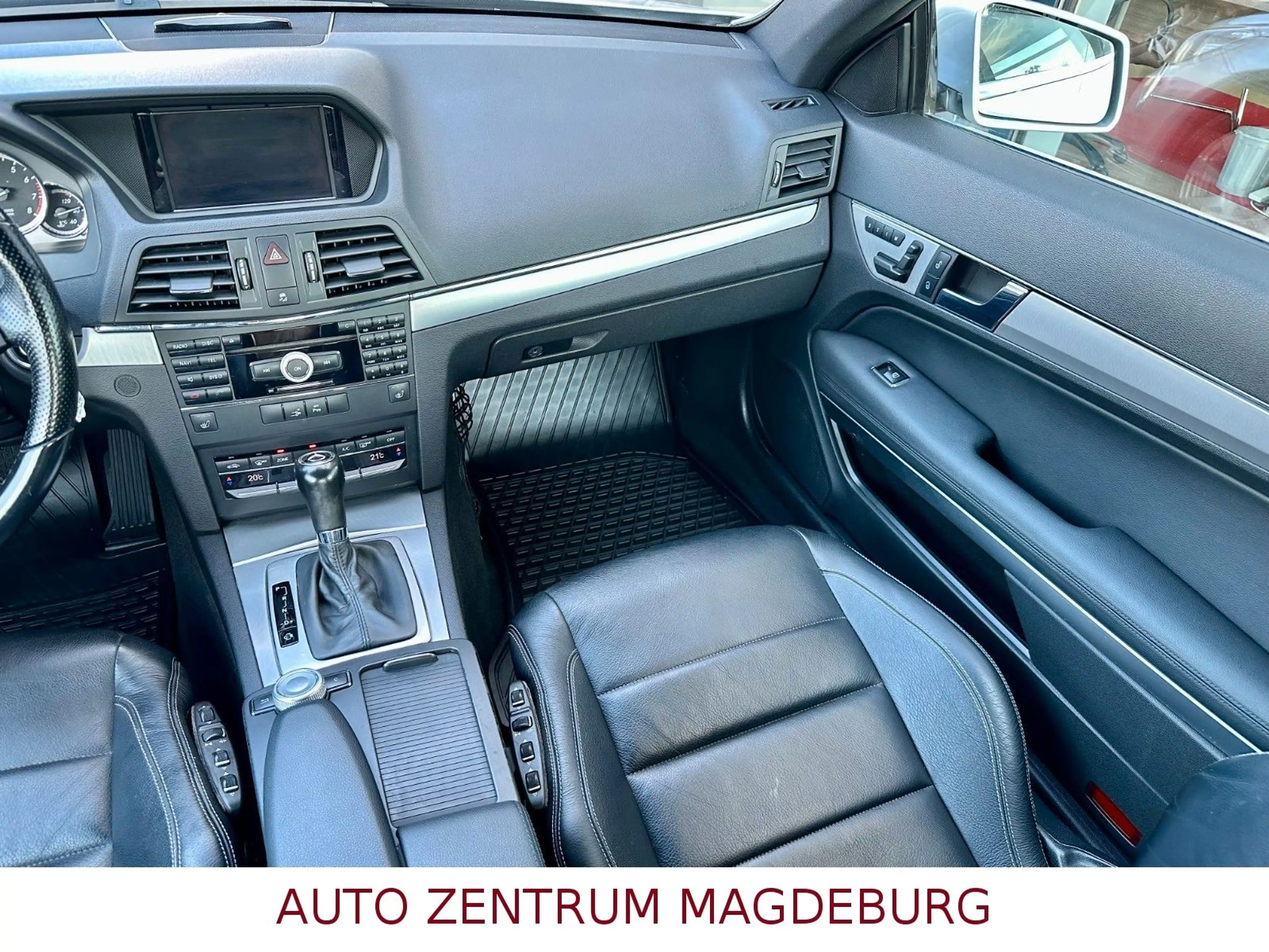 Mercedes-Benz E 350 Coupe AVANTGARDE*AUTOM*XENON*PDC — photo 11