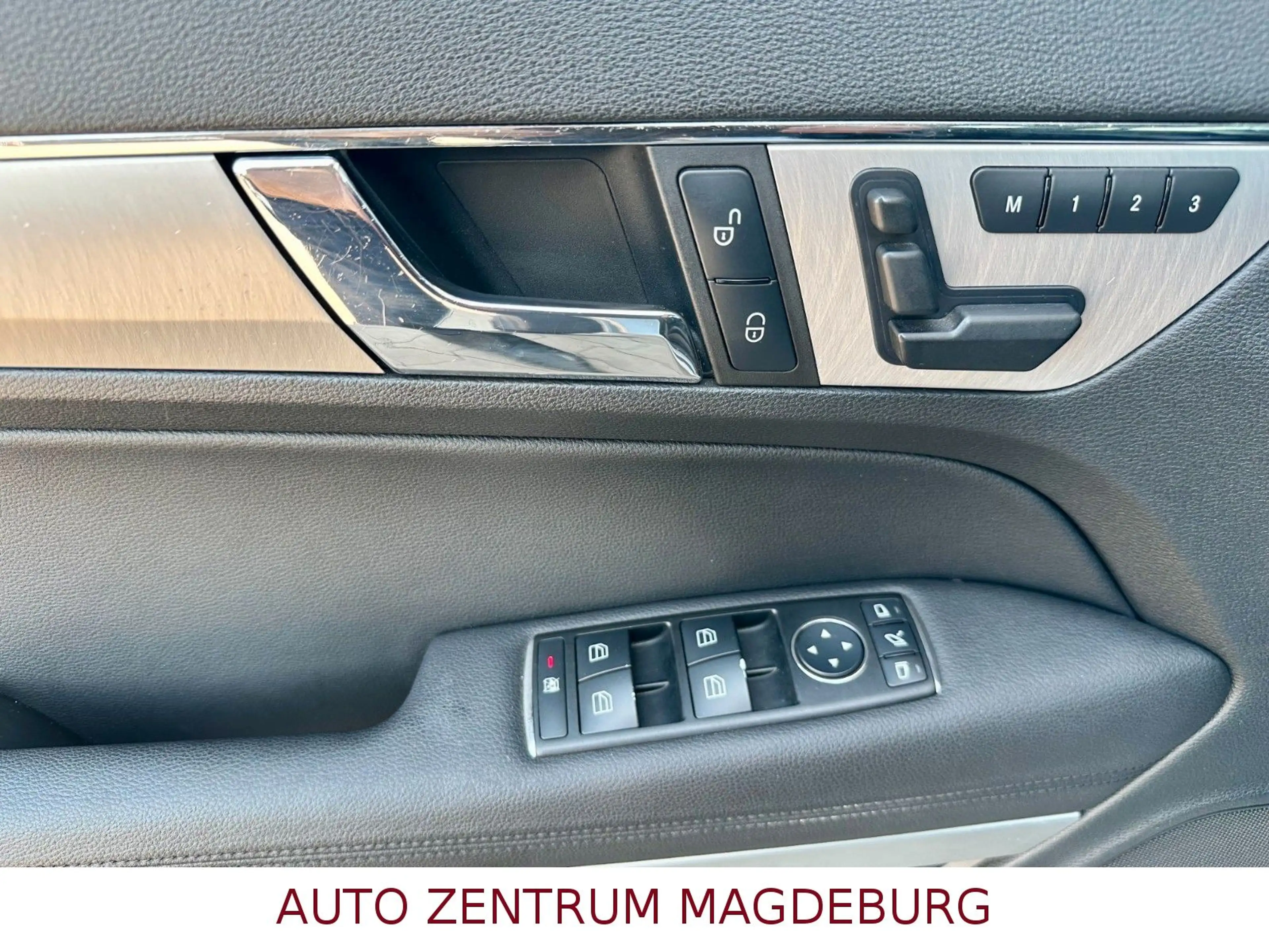 Mercedes-Benz E 350 Coupe AVANTGARDE*AUTOM*XENON*PDC — photo 14