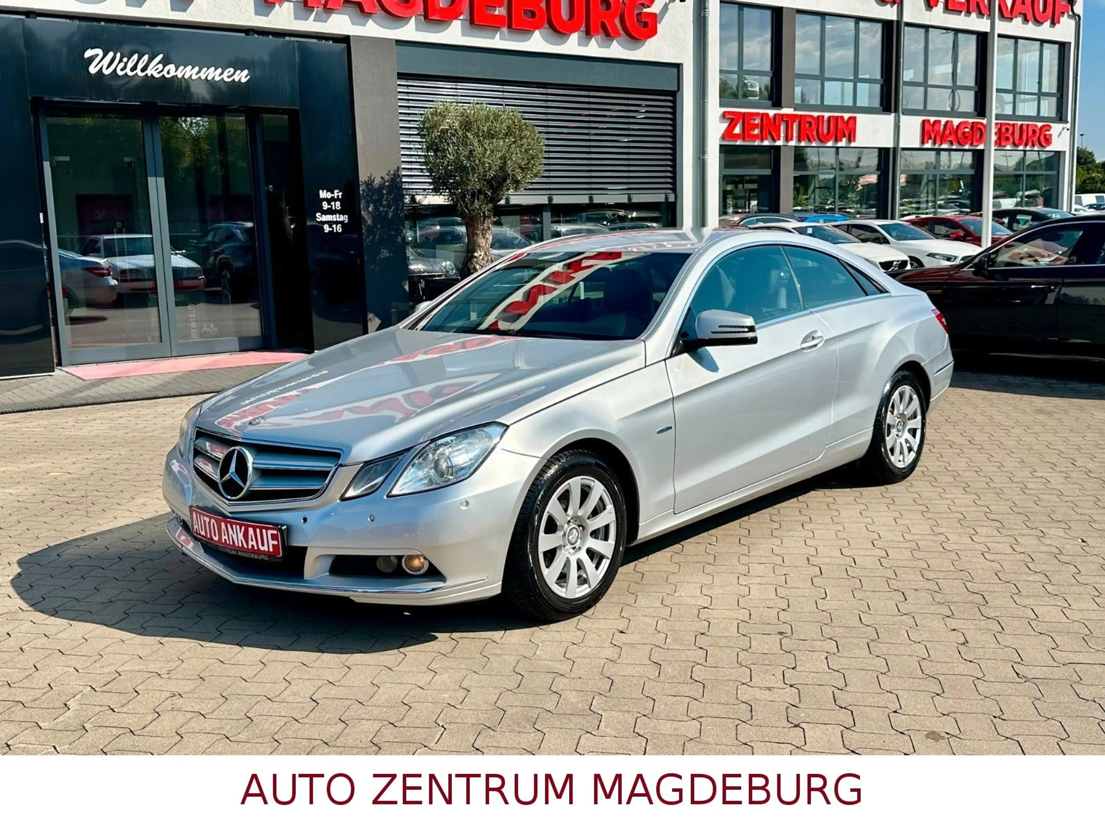 Mercedes-Benz E 350 Coupe AVANTGARDE*AUTOM*XENON*PDC — photo 2
