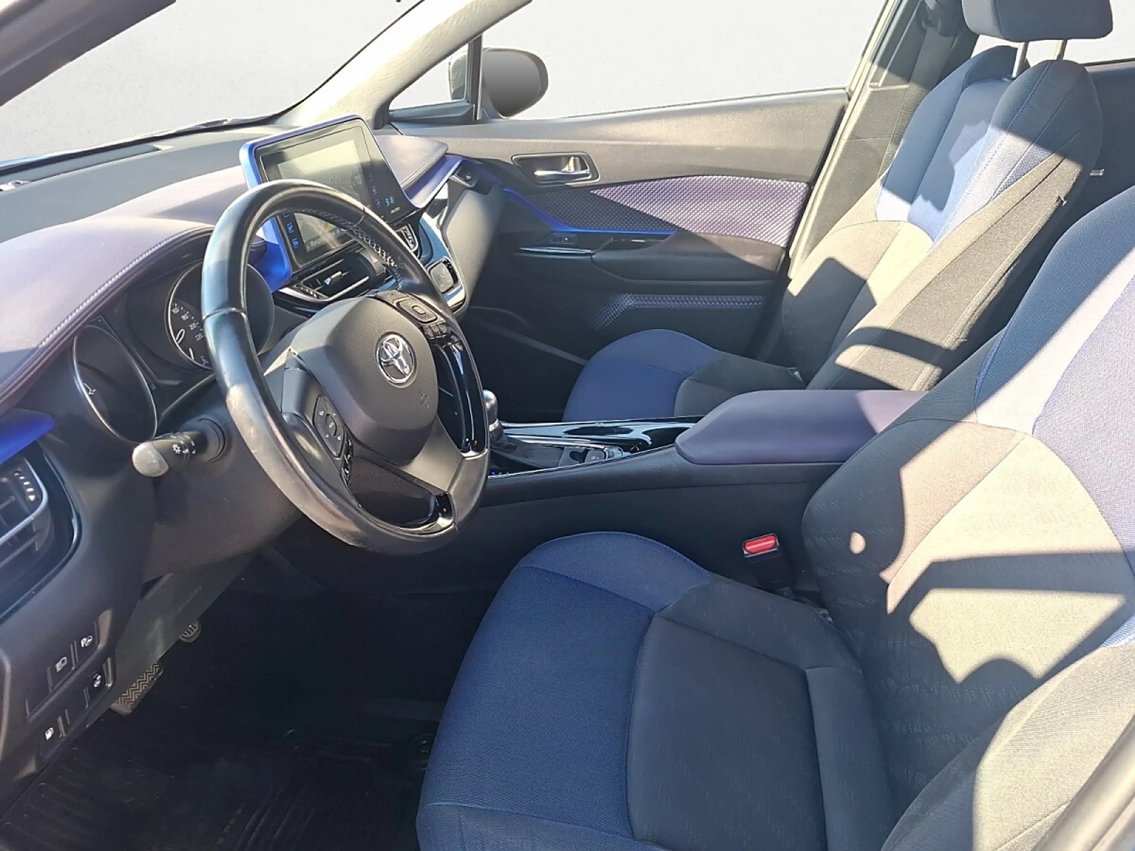 Toyota C-HR 1,8 Hybrid C-ULT CVT — photo 13