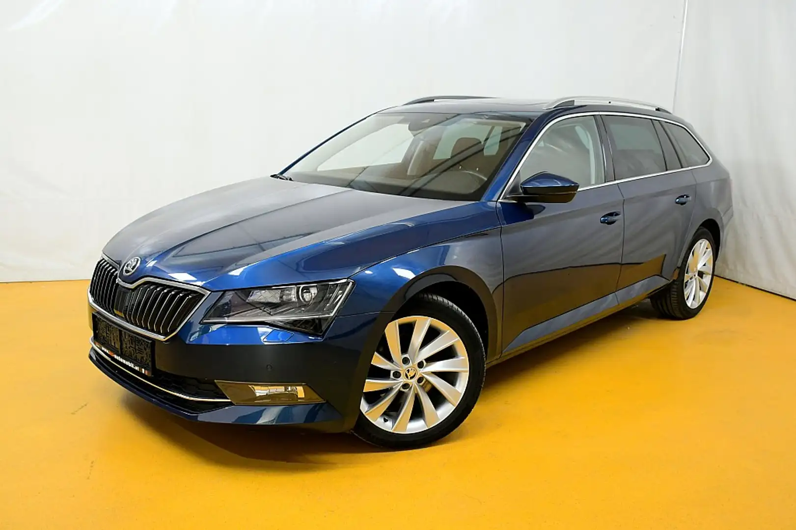 Skoda Superb Kombi 2,0 TDI Style DSG Blau - 1