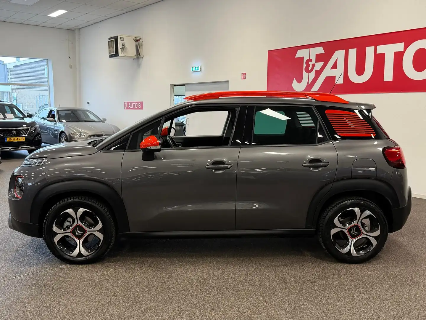 Citroen C3 Aircross 1.2 PureTech S&S Shine NAVIGATIE/CAMERA, ECC AIRCO Grijs - 2