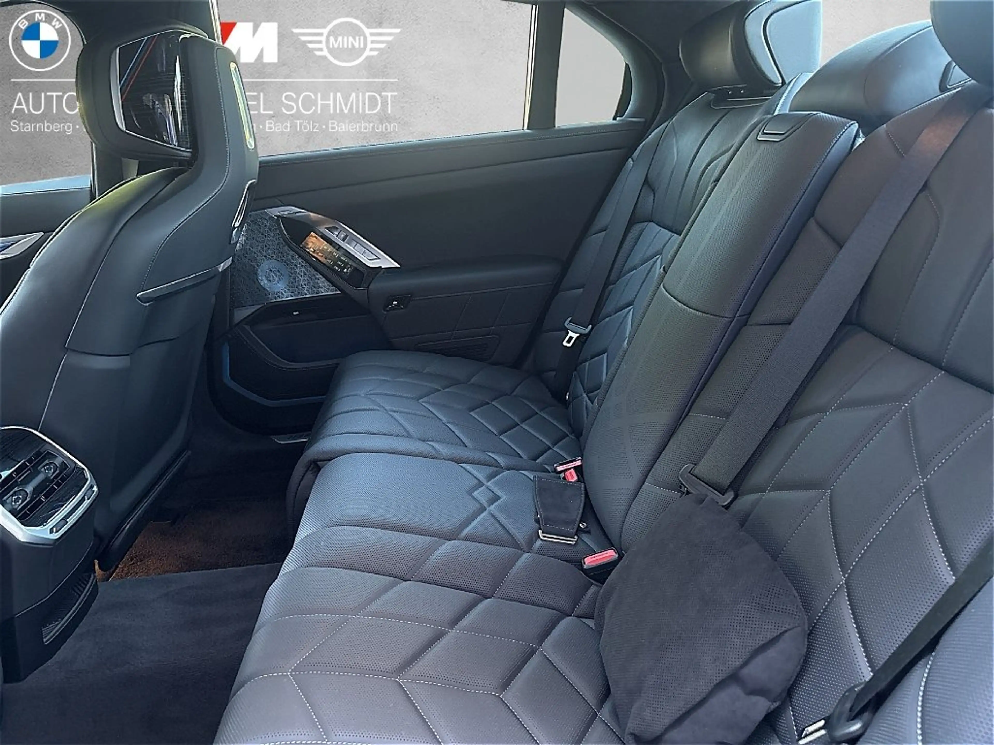 BMW 740 d xDrive M Sport — photo 9