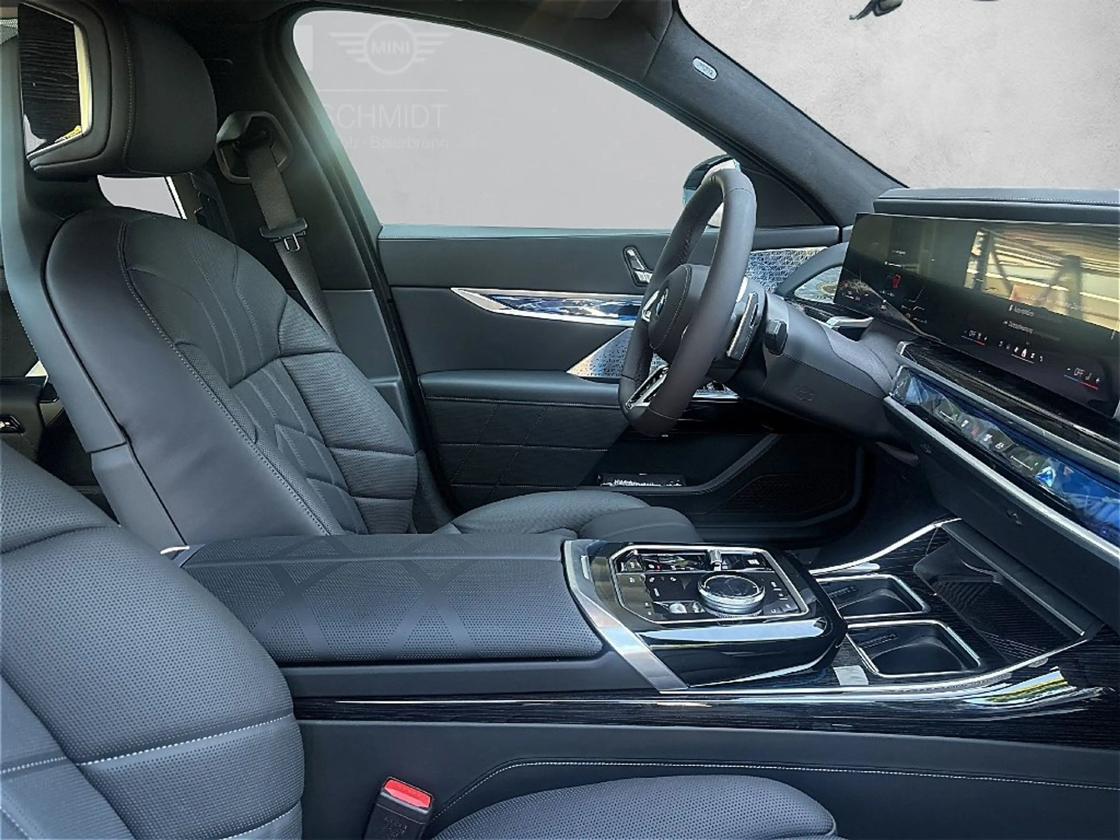 BMW 740 d xDrive M Sport — photo 11