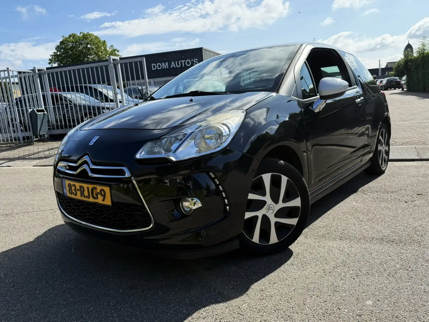 Citroen DS3 1.6 e-HDi SO CHIC NAVI/CLIMATE/CRUISE/LMV Zwart - 1