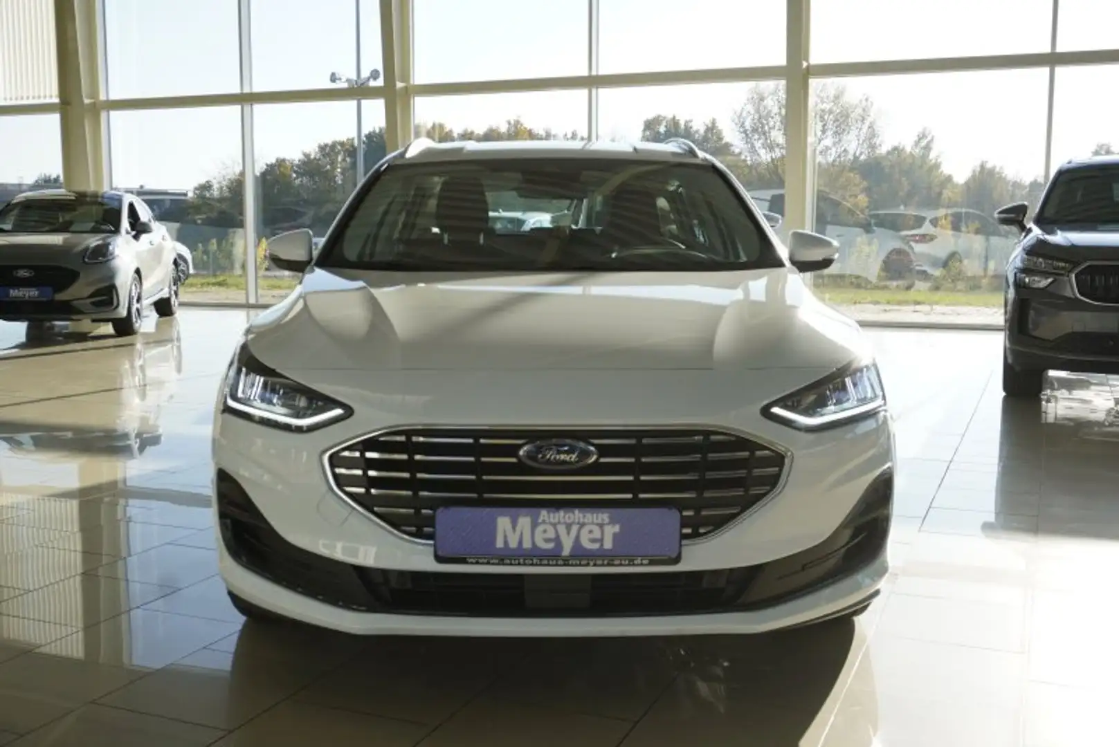 Ford Focus Turnier Titanium 1,0 155PS Aut.Navi/LED/Temp/Pdc Blanco - 2