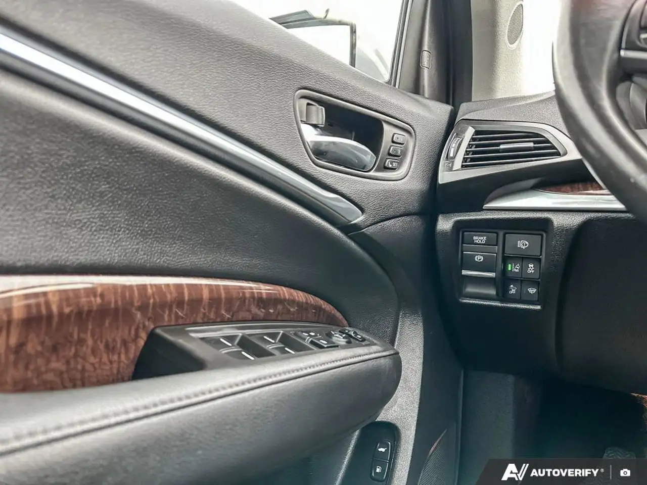 Acura MDX снимка Acura MDX