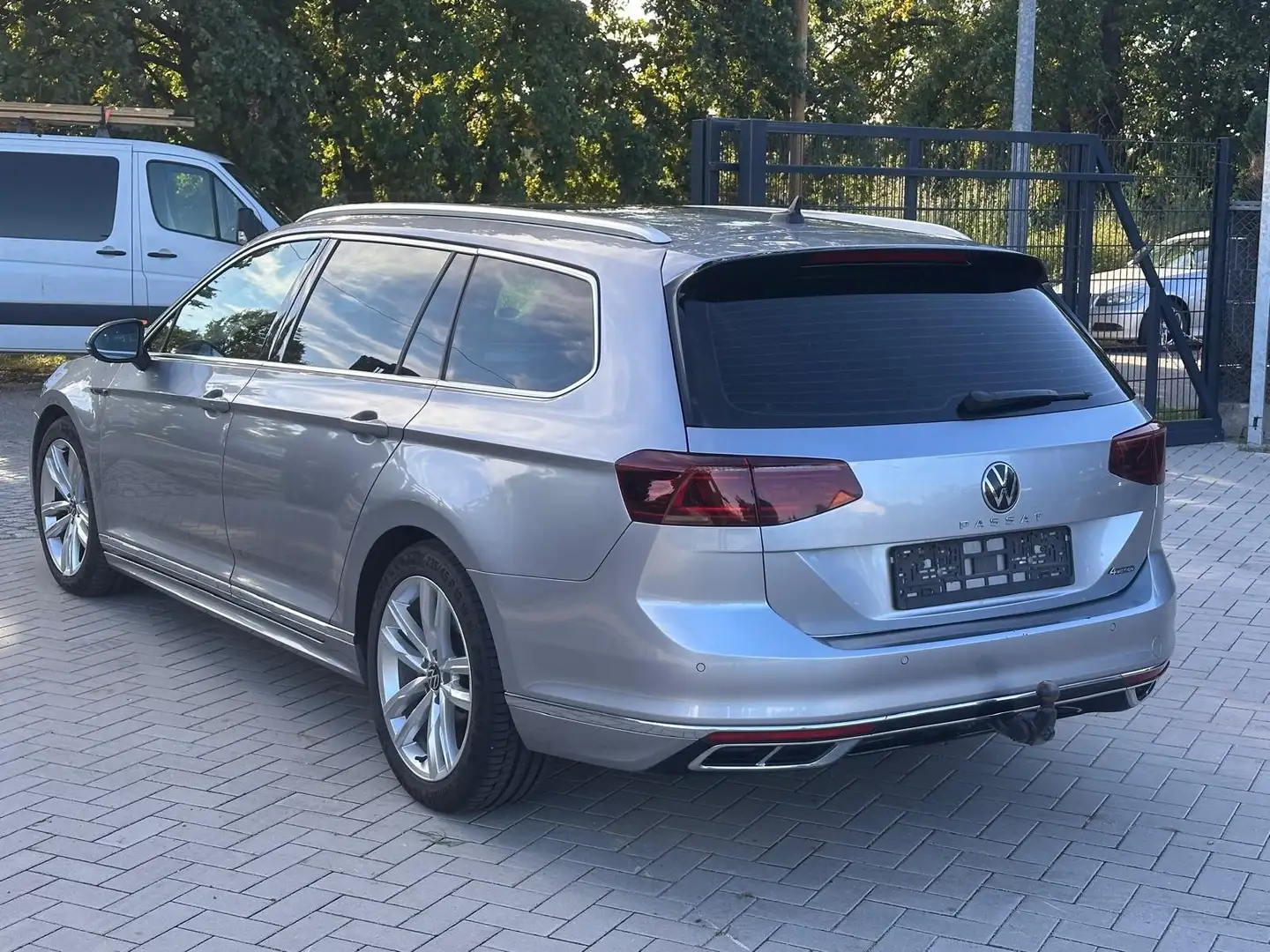 Volkswagen Passat Variant Style 4Motion R-Line*IQ*Matrix*360° Kamera Silber - 2