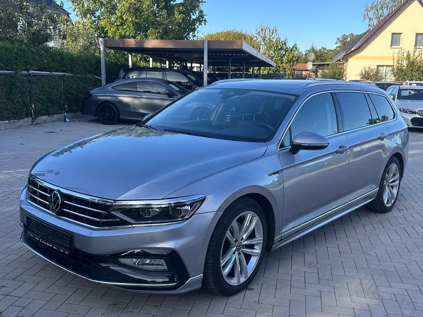 Volkswagen Passat Variant Style 4Motion R-Line*IQ*Matrix*360° Kamera Silber - 1