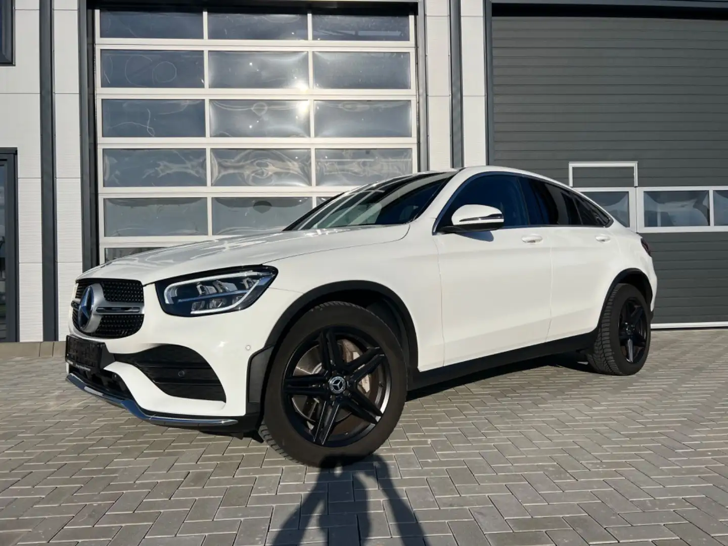 Mercedes-Benz GLC 220 d Coupe 4Matic R*Cam Volldigit AMG Weiß - 1