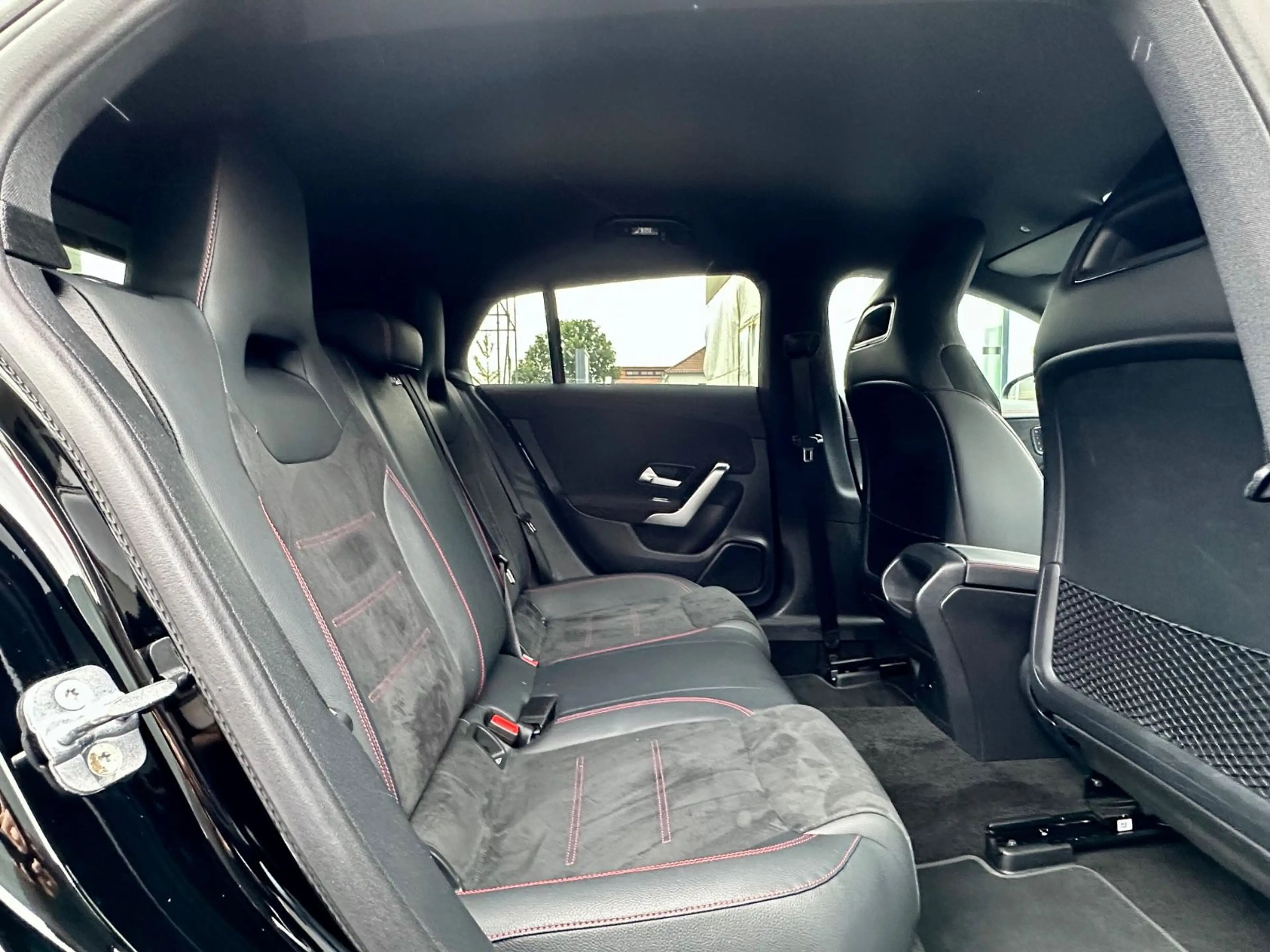 Mercedes-Benz CLA 200 CLA 200 d Shooting Brake AMG Line | Distronic — photo 14