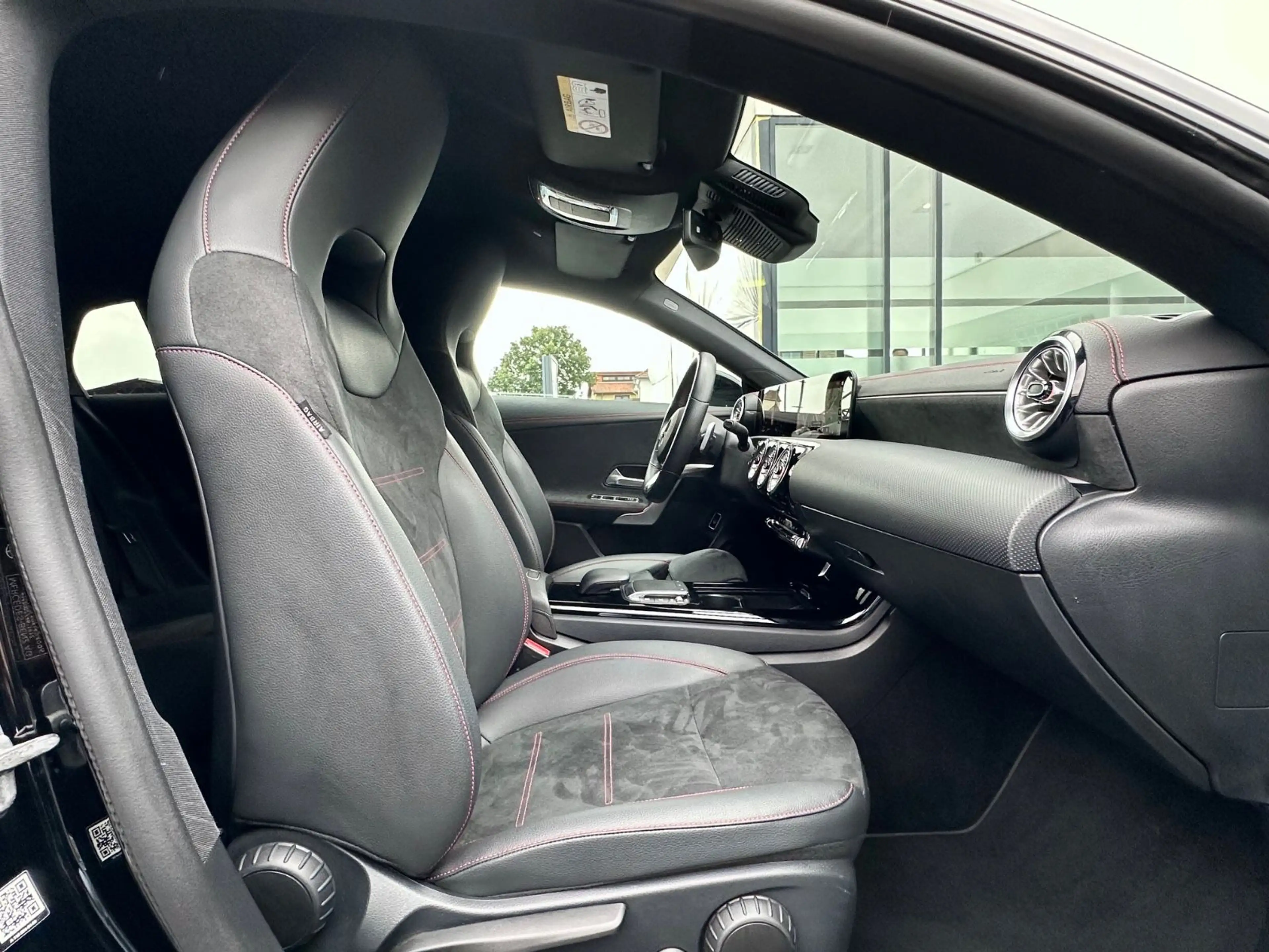 Mercedes-Benz CLA 200 CLA 200 d Shooting Brake AMG Line | Distronic — photo 13