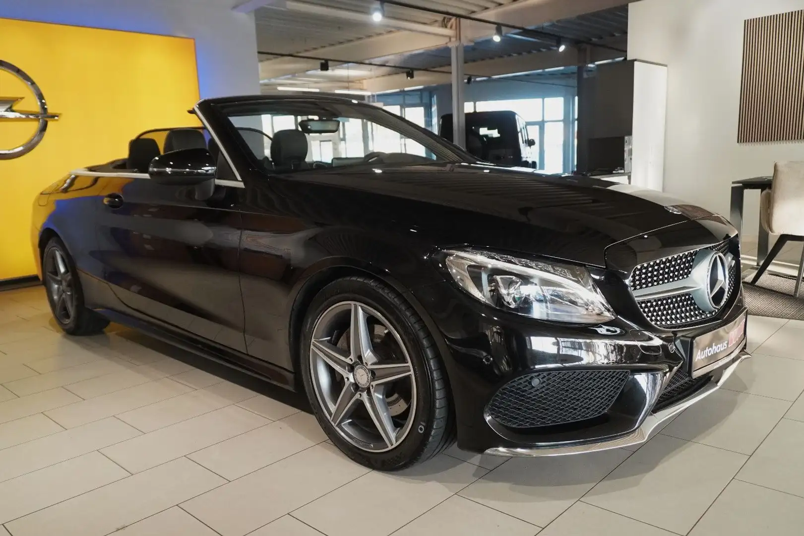 Mercedes-Benz C 180 Cabrio °AMG Line°Leder°Airscarf° Schwarz - 1
