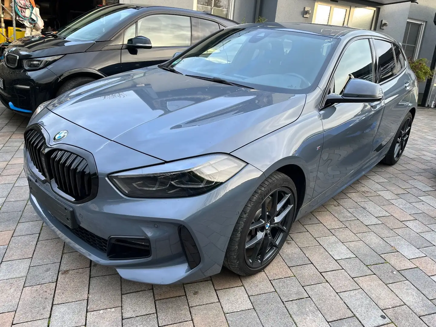 BMW 120 M Sport Leder LivePR A-LED Park Hifi 1.Hd18 Grau - 1