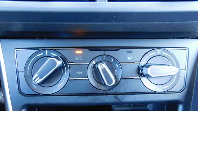 Volkswagen Polo view 9