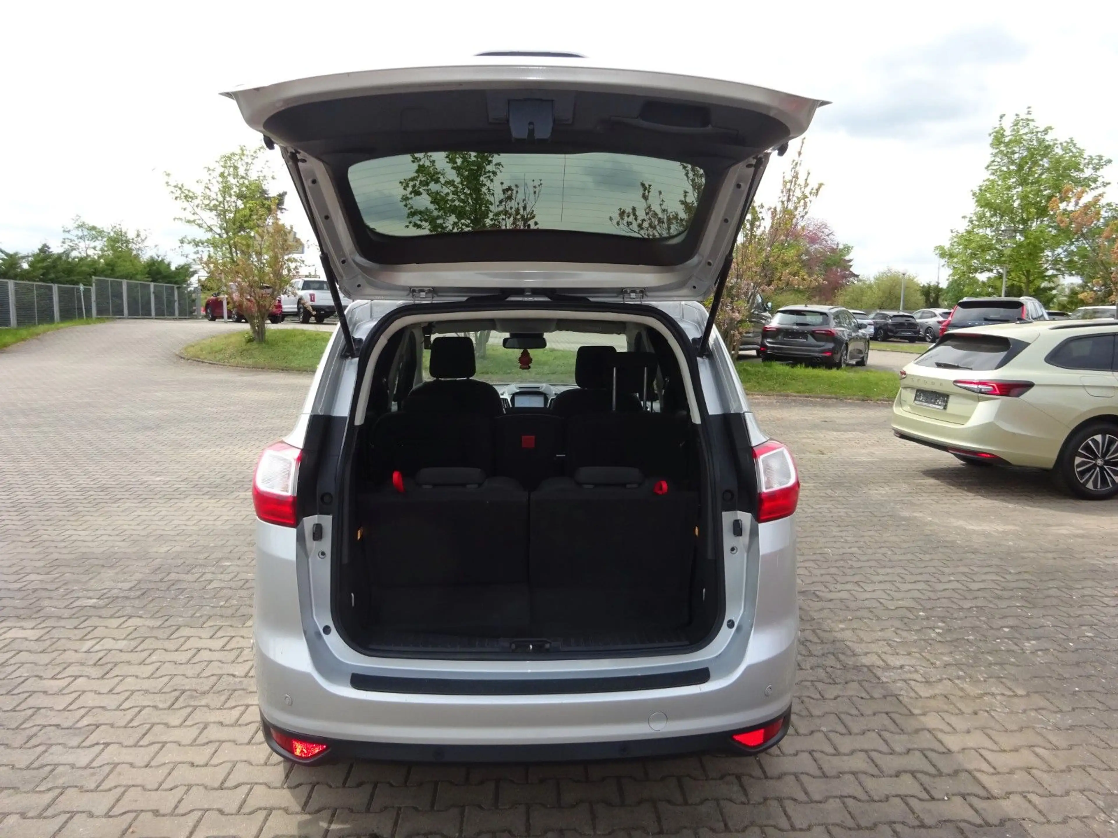 Ford Grand C-Max 125PS Cool & Connect Navi 7-Sitze — photo 6