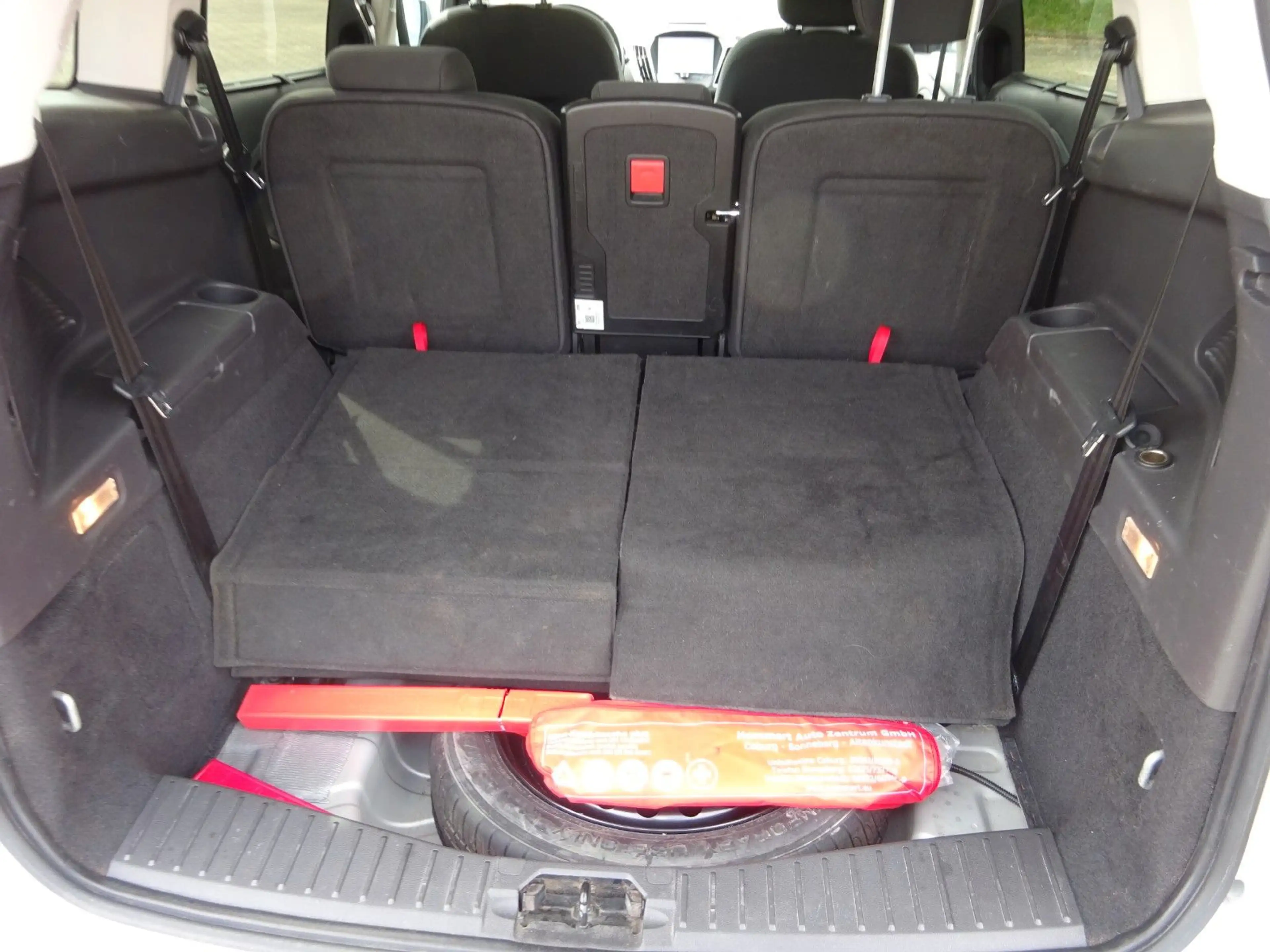 Ford Grand C-Max 125PS Cool & Connect Navi 7-Sitze — photo 8