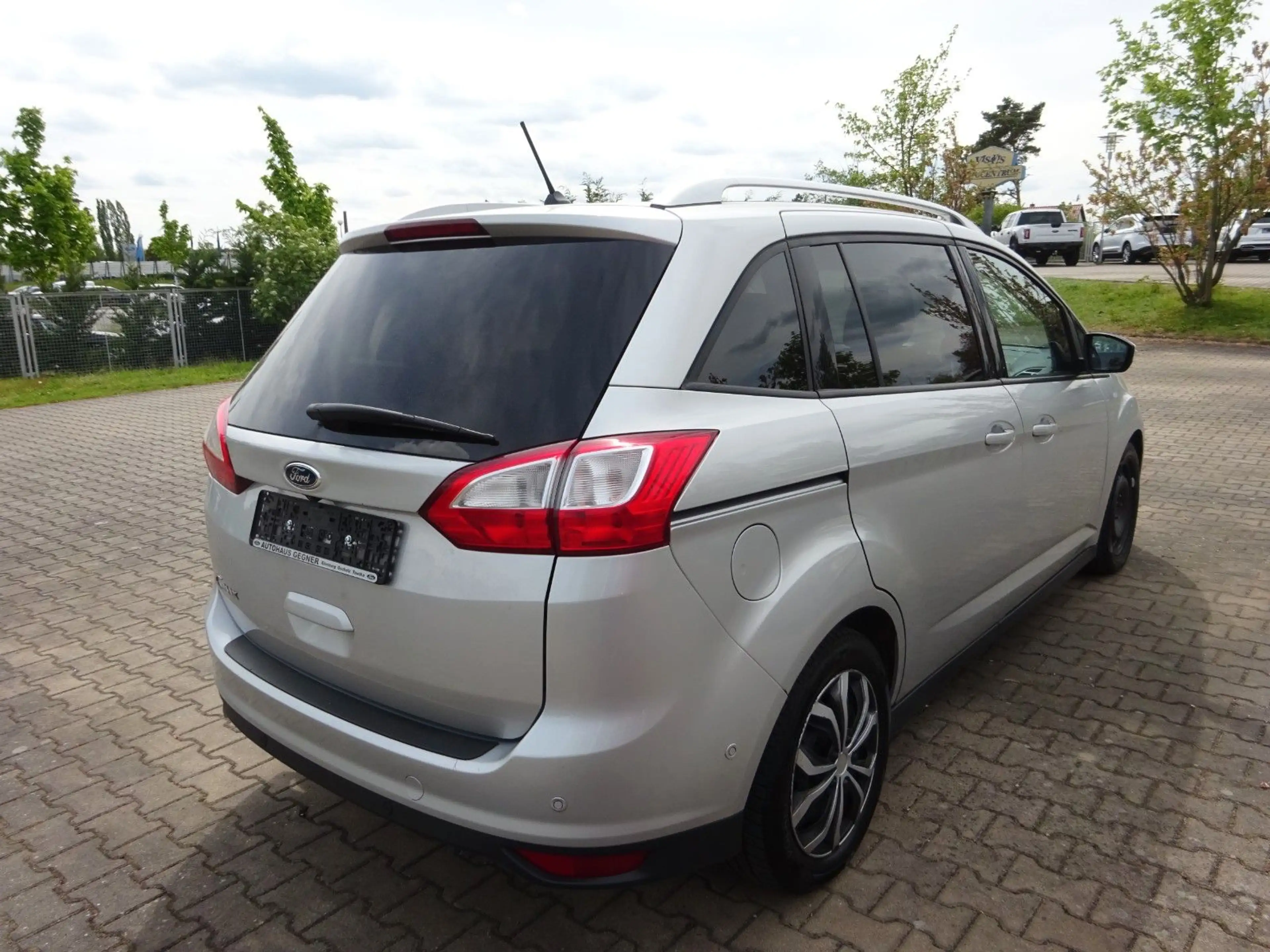 Ford Grand C-Max 125PS Cool & Connect Navi 7-Sitze — photo 9