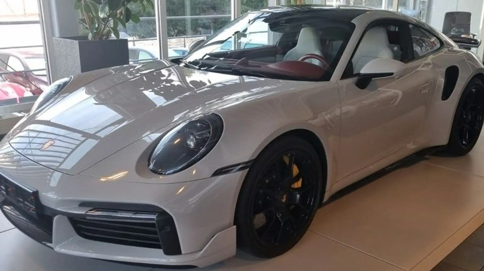 Porsche 992 Turbo S Coupé PDK Gris - 2
