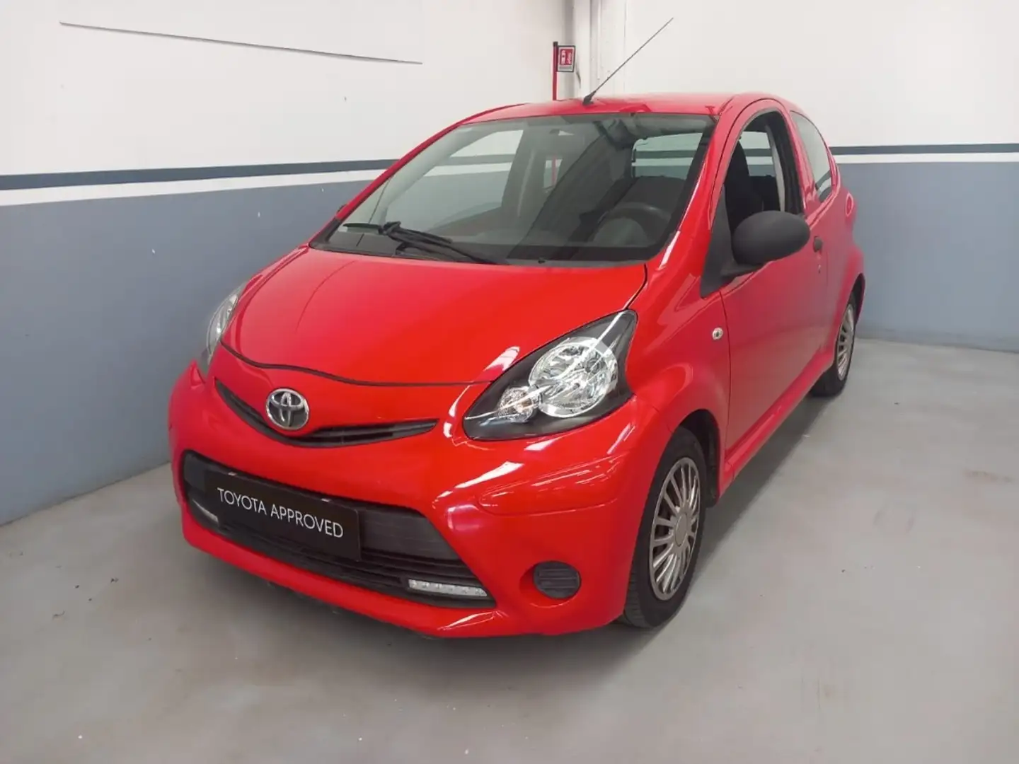 Toyota Aygo 3 Porte 1.0 VVT-i Active Connect Rojo - 1