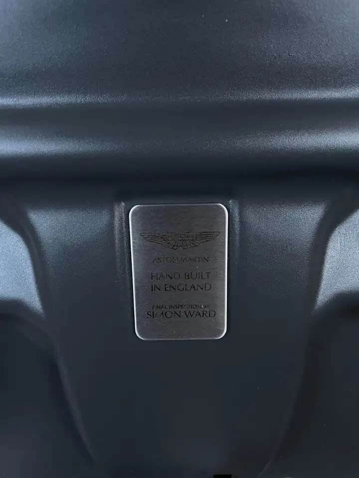 Aston Martin DBS снимка Aston Martin DBS