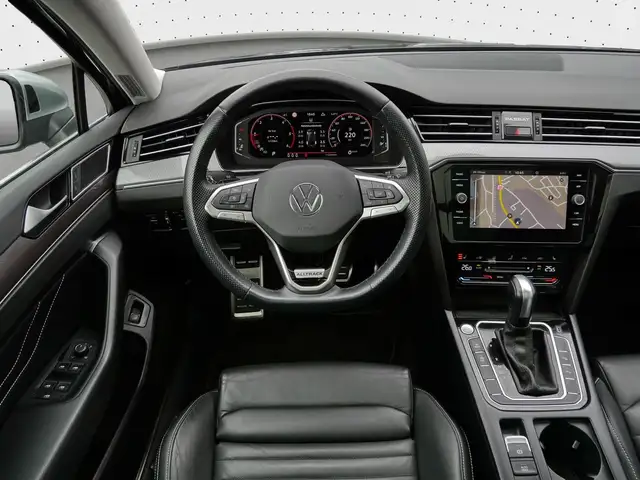 Volkswagen Passat Alltrack view 8