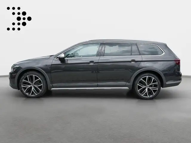 Volkswagen Passat Alltrack view 3