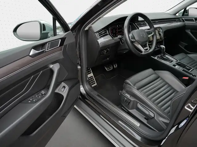 Volkswagen Passat Alltrack view 14