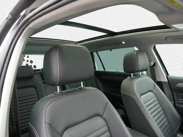 Volkswagen Passat Alltrack view 10