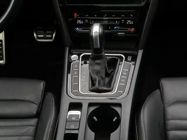 Volkswagen Passat Alltrack view 7