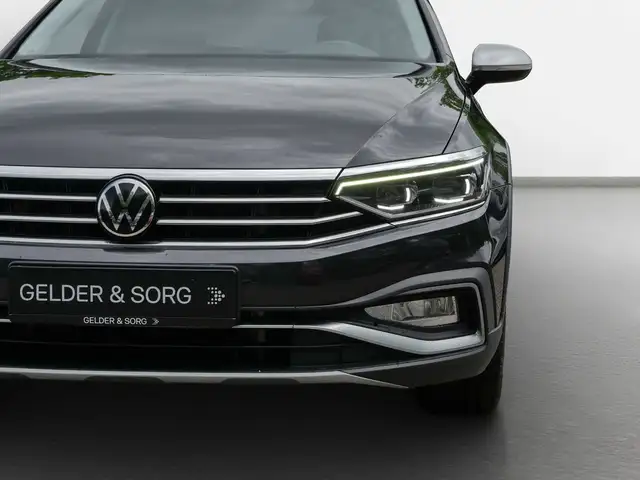 Volkswagen Passat Alltrack view 12