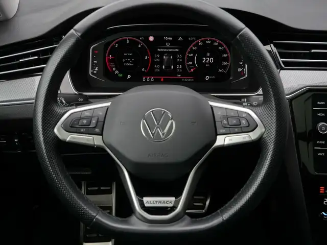 Volkswagen Passat Alltrack view 9