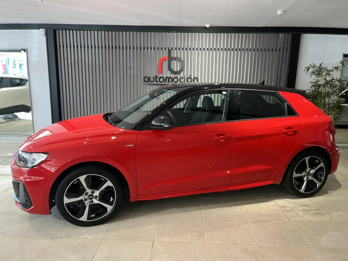 Audi A1 Sportback 25 TFSI S line Rojo - 1