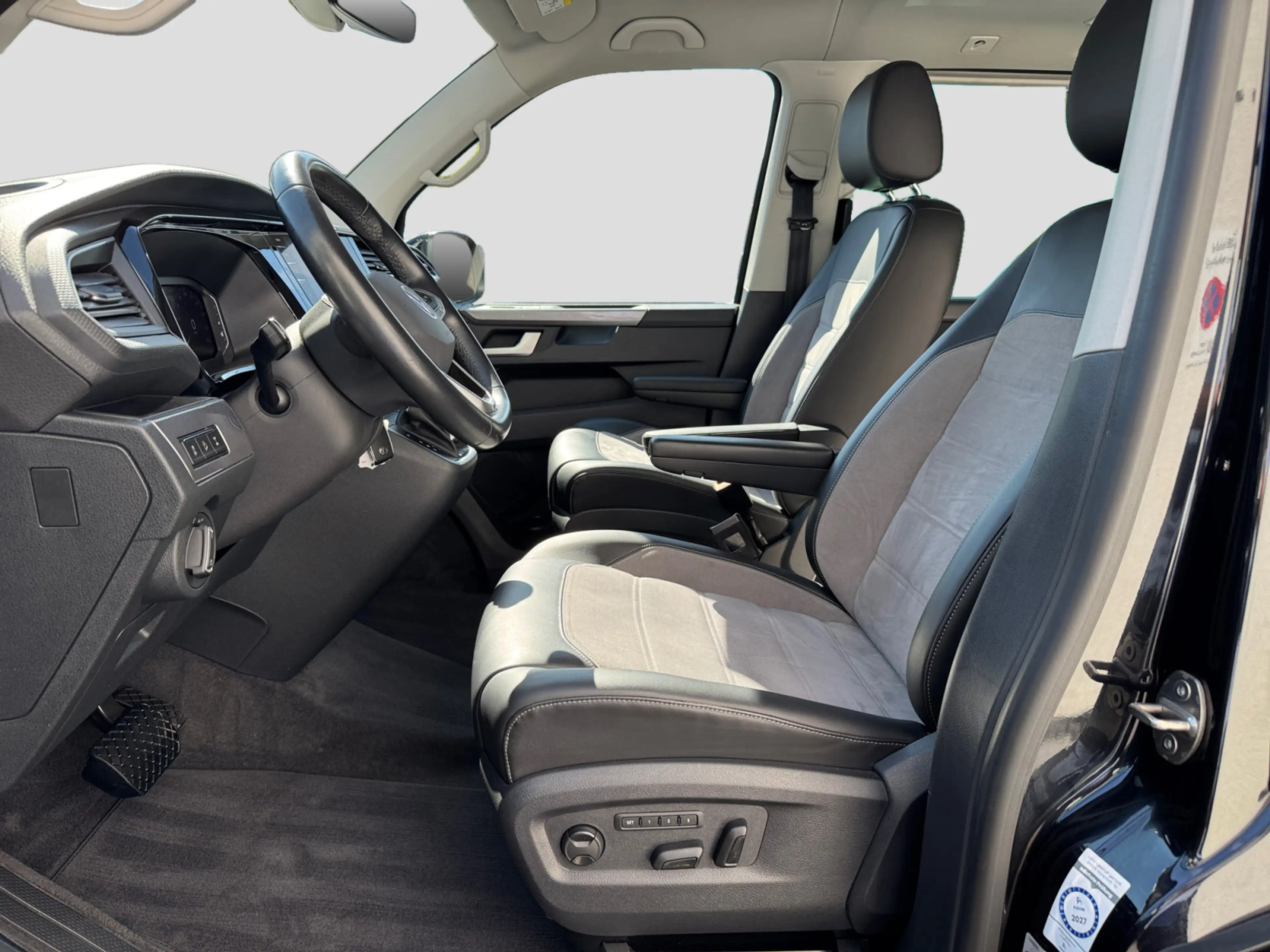 Volkswagen T6.1 Multivan 2.0TDI DSG 4MO Gen.Six LED ACC — photo 10