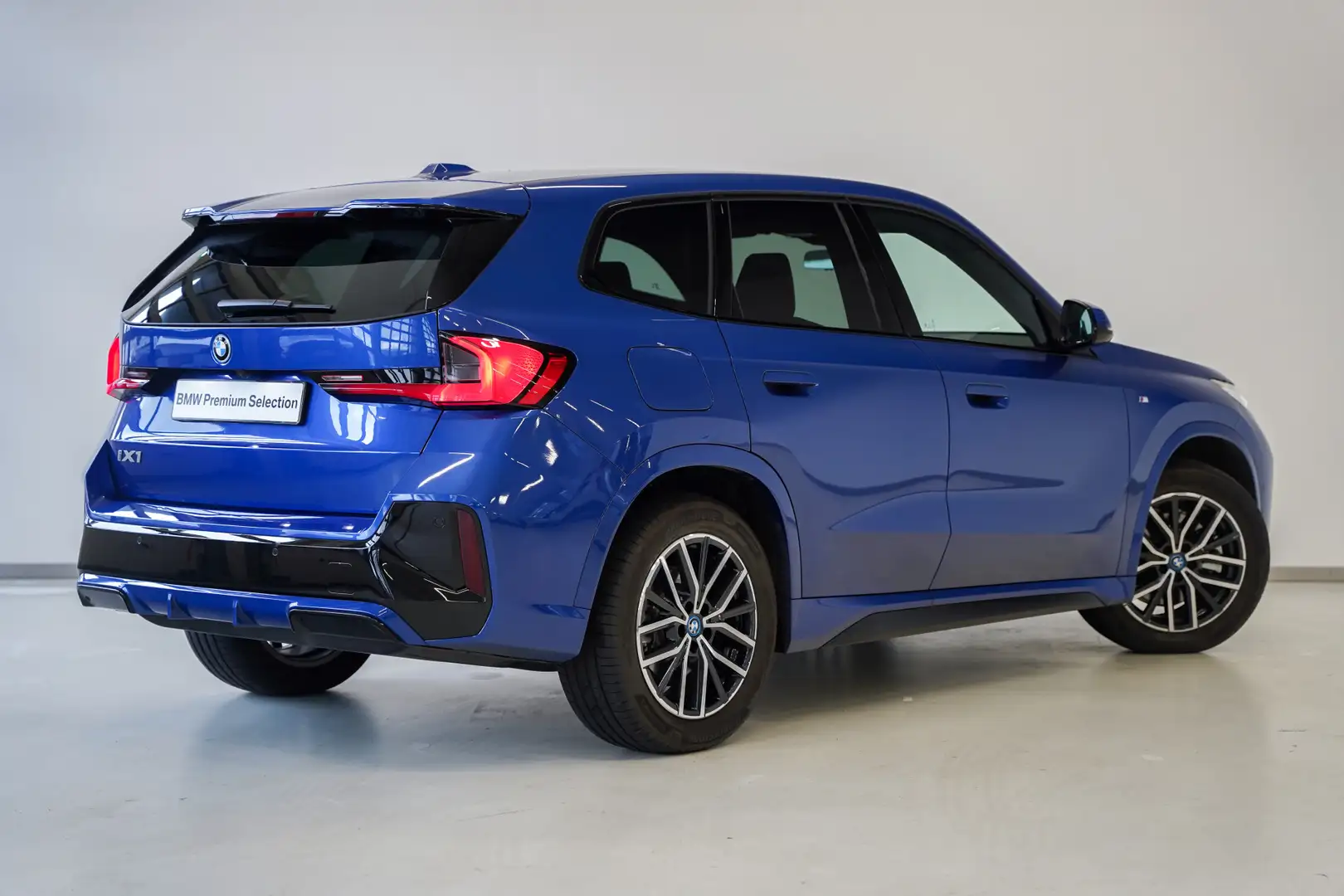 BMW iX1 xDrive30 M Sportpakket - Verkocht! Blauw - 2