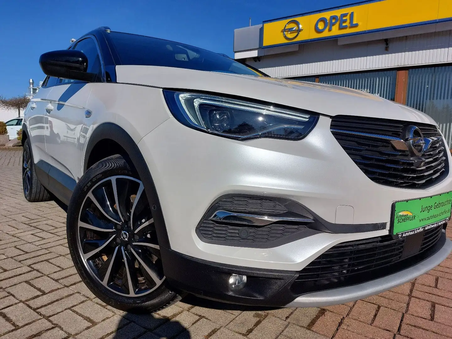 Opel Grandland X Ultimate Plug-in-Hybrid 4x4+LED+AHK+ Weiß - 2