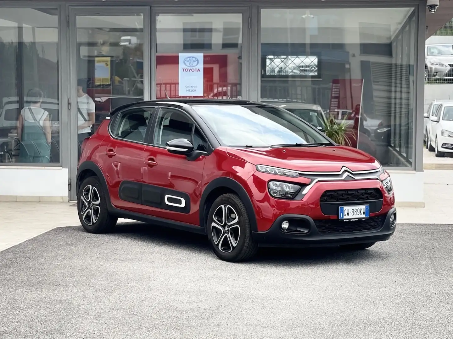 Citroen C3 1.2 PureTech 83 S&S E6 *PROMO* - 2024 Rood - 1