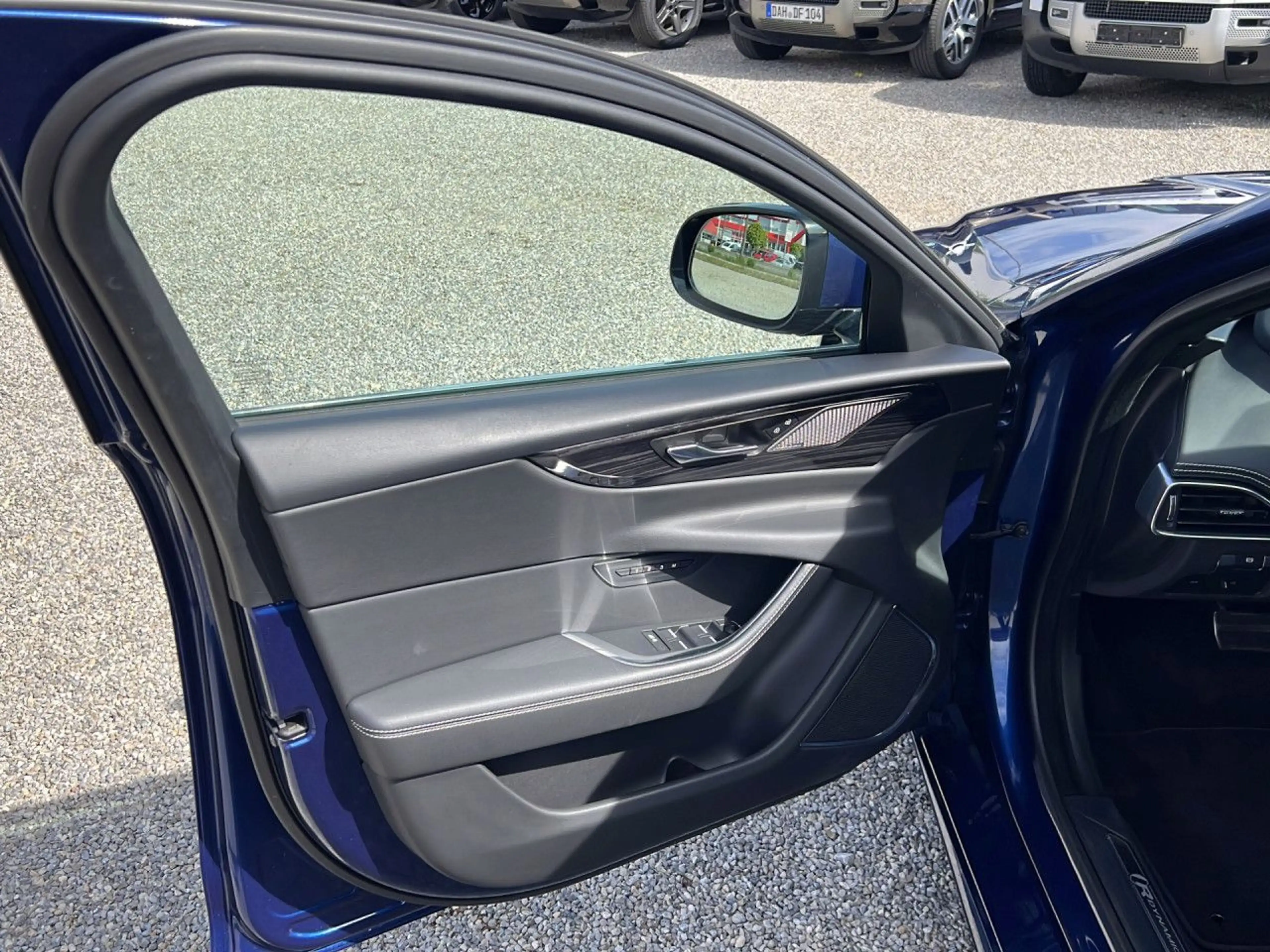 Jaguar XE D200 AWD R-Dynamic HSE — photo 8