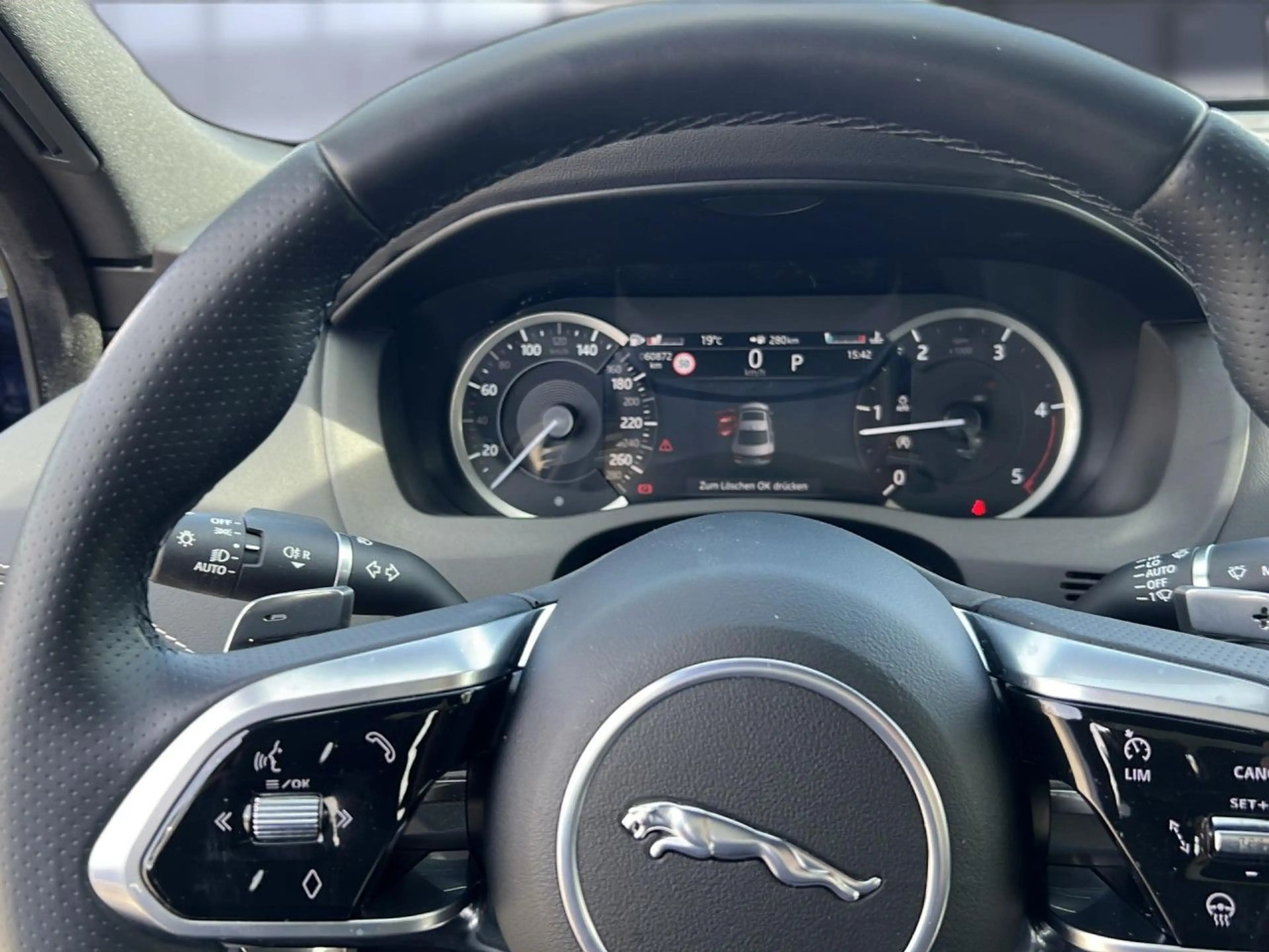 Jaguar XE D200 AWD R-Dynamic HSE — photo 12